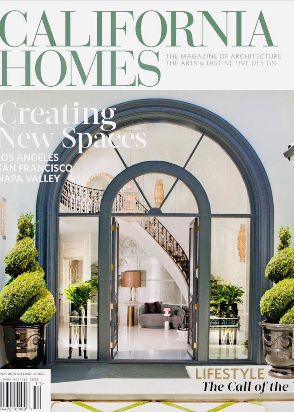 Cover of California Homes with a large arched doorway and two planters on each side.